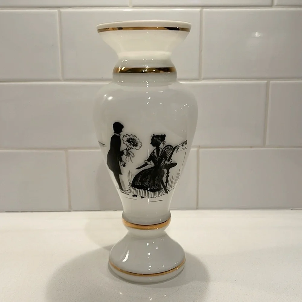 STUNNING! Vintage Black, White, and Gold Vase!
